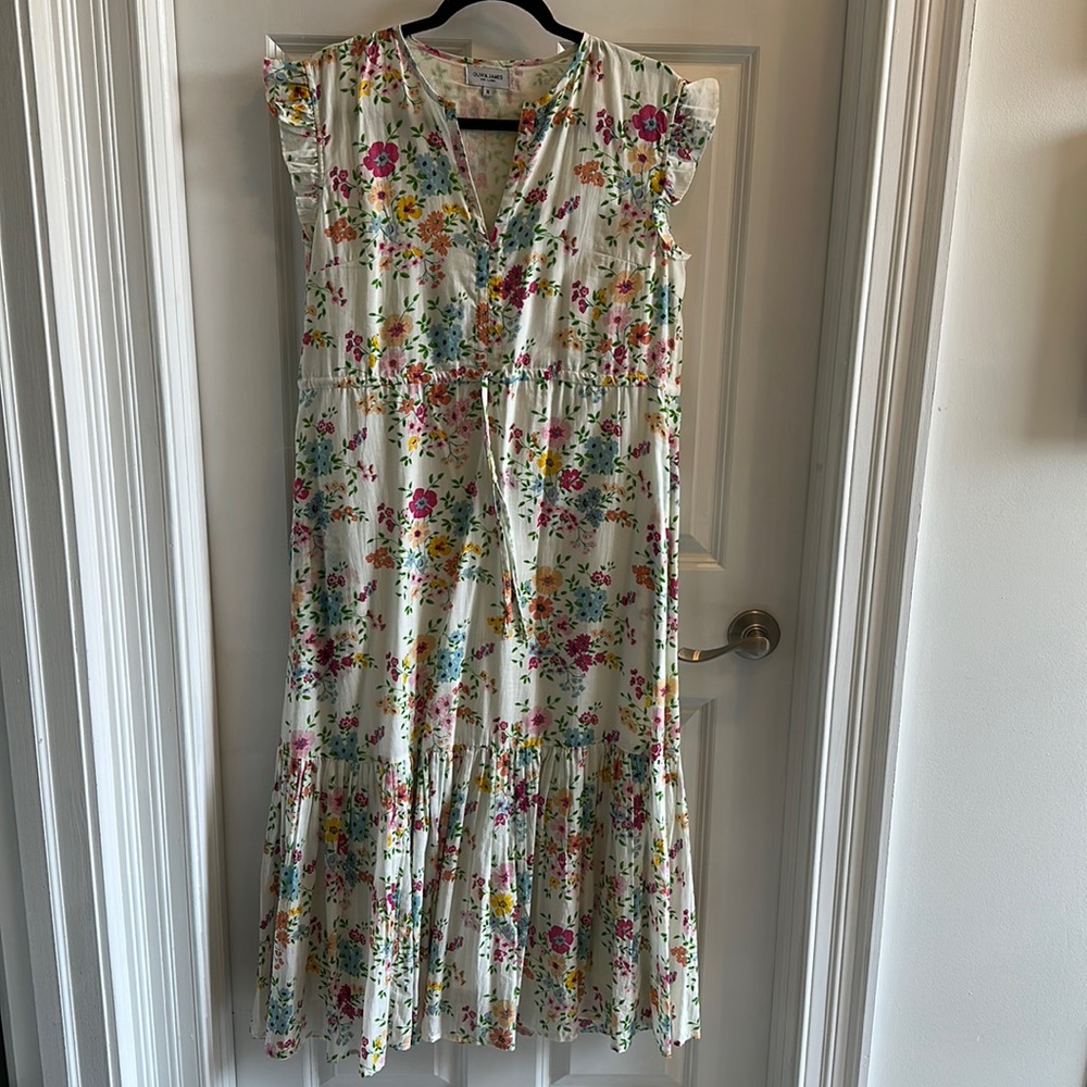 Olivia James – – cream floral dress. Size medium.
